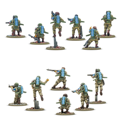 Konflikt '47 United States Starter Army 452010405 – 12 pomalowanych plastikowych figurek Firefly Airborne Infantry USA w dwóch plutonach: górny rząd – 6 figurek w oliwkowym kamuflażu z repulsorlift pack i M1X Thompson, dolny rząd – 6 figurek w piaskowym kamuflażu z karabinami i LMG, różne pozy bojowe, 28mm Konflikt '47 Warlord Games
