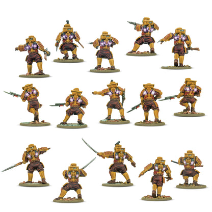 Warlord Games Konflikt '47 Ghost Attack Infantry – 15 figurek plastikowych 28mm Shadow Warrior Squad: żołnierze w żółto-brązowej zbroi wspomaganej z kapeluszami i pistoletami maszynowymi, miecze katana i bagnety, różne pozy bojowe, widok z przodu K47