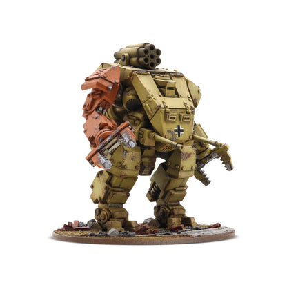 Konflikt '47 Heuschrecke Medium Panzermech 452600202 – pomalowany żywiczno-metalowy mech Axis w żółto-piaskowym kamuflażu, widok z tyłu: wyrzutnia rakiet na plecach, pomarańczowe ramię z chwytakiem i karabinem maszynowym, krzyż żelazny na prawym ramieniu, detale hydrauliki i paneli, 28mm Konflikt '47 Warlord Games
