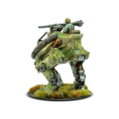 M3A2 Pondskater Scout Walker – widok z boku prawego: walker w dynamicznej pozie kroku, strzelec HMG na górze, kamuflaż oliwkowy z weatheringiem, żywica 28mm