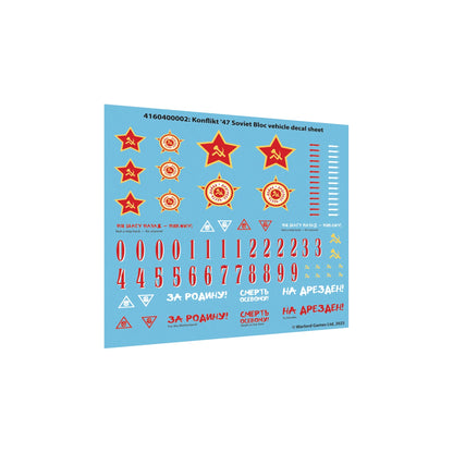 Konflikt '47 Soviet Bloc Vehicle Decal Sheet 4160400002 – kolorowy arkusz naklejek wodnych do pojazdów Bloku Sowieckiego: czerwone gwiazdy z sierpem i młotem, ordery bojowe, numery 0–9 w czerwieni, napisy cyrylicą ЗА РОДИНУ!, СМЕРТЬ ОСЕВОМУ!, НА ДРЕЗДЕН!, Ни шагу назад – никому!, symbole taktyczne, Warlord Games 2025
