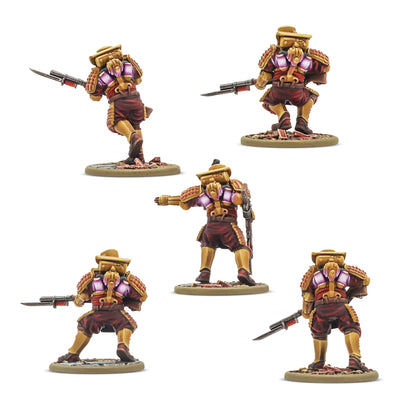 Konflikt '47 Empire of Japan Starter Army 452601203 – 5 pomalowanych figurek żywicznych Ghost Attack Infantry w złoto-brązowej zbroi samurajskiej z fioletowymi akcentami i hełmach w stylu ashigaru, uzbrojonych w karabiny Shiboru z bagnetami: różne pozy bojowe – biegnąca z bagnetem, celująca, atakująca, okrągłe podstawki z gruzem, białe tło, 28mm Warlord Games
