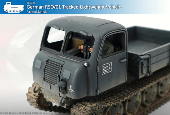 Raupenschlepper Ost RSO/01 – model 28mm szary, detal kabiny z kierowcą, widok z przodu-boku, 280128