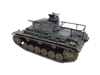 Panzerbefehlswagen III Ausf E – model 28mm nr 111, szary kamuflaż widok z przodu-boku, 280093