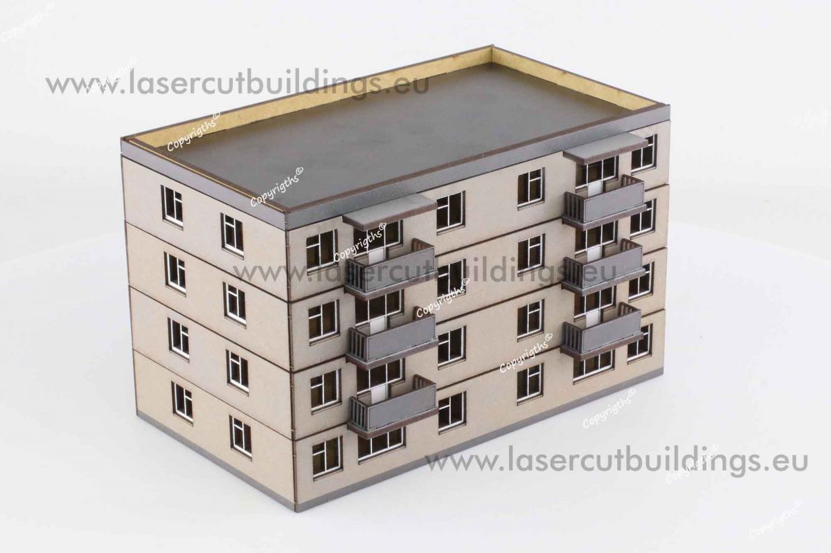 Blok z balkonami II LBHP0056b – widok izometryczny z boku na 4-piętrowy blok z balkonami po prawej stronie, prepainted, 28mm Laser Cut Buildings

