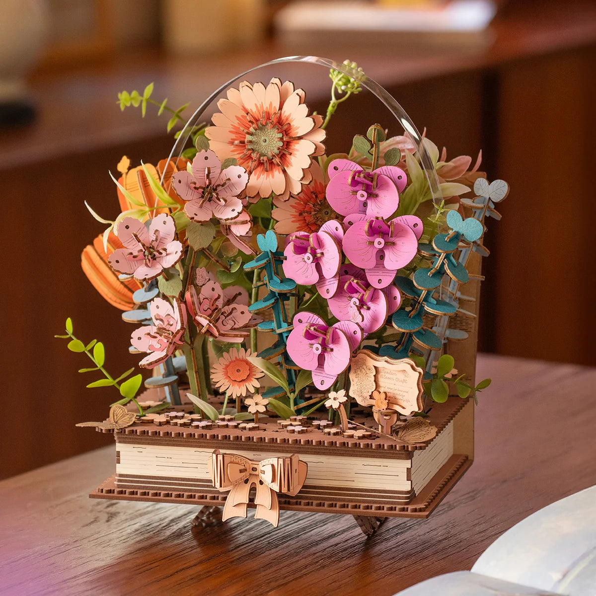 Książka w Kwiatach Wooden Blooming Book Rowood TW04H – schemat wymiarów modelu: 27,5 x 18 x 26,5 cm z oznaczeniami na białym tle