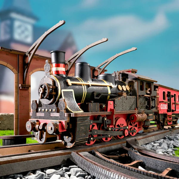 Parowóz Steam Journey Rolife TGS01 – zbliżenie na kabinkę maszynisty z kokpitem, dźwigniami i siedziskiem