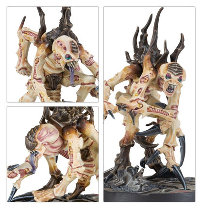 Hive Secundus - zbliżenia Malstrain Genestealer kremowo-beżowa skóra z różowymi żyłkami czarne kolce czerwono-niebieskie oczy fioletowy język i czarne szpony Necromunda