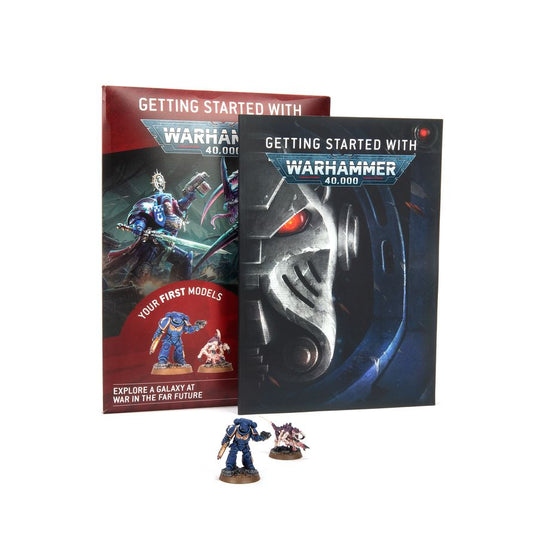 Getting Started with Warhammer 40,000 – zestaw startowy: czerwona okładka magazynu z Space Marine i Tyranid, niebieska okładka z hełmem Necron, dwie pomalowane figurki push-fit Infernus Marine i Termagant na podstawkach, białe tło, Games Workshop
