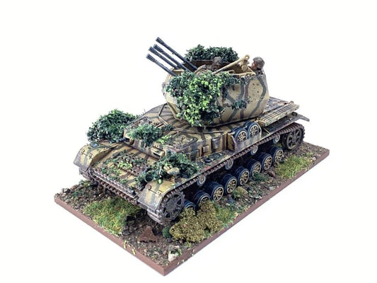 Flakpanzer IV Wirbelwind – pomalowany model z kamuflażem i figurkami załogi 28mm Bolt Action