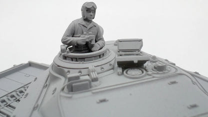 Detal wieży Centurion MBT – figurka dowódcy czołgu w otwartym włazie, model 28mm Rubicon Models

