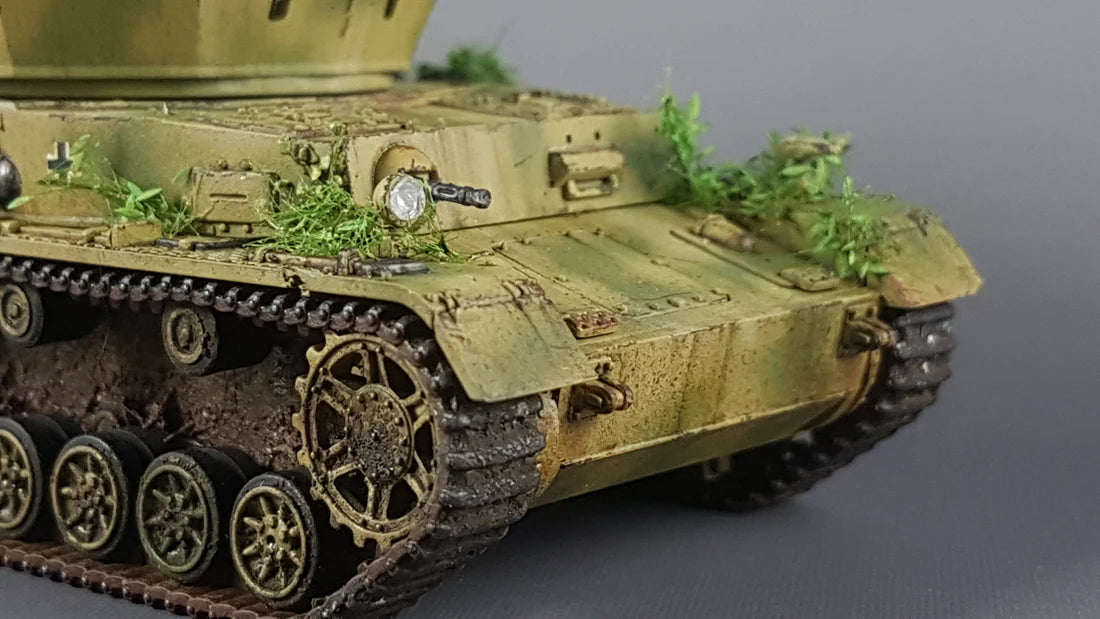 Flakpanzer IV Wirbelwind – zbliżenie na przód kadłuba z reflektorem i detalami gąsienic 28mm Bolt Action