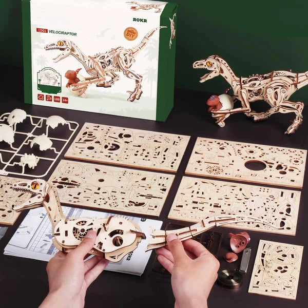 Velociraptor ROKR LD01 – pudełko zestawu ROKR Prehistoric Planet: przód z ilustracją i tył ze specyfikacją LD01 oraz opisem funkcji modelu