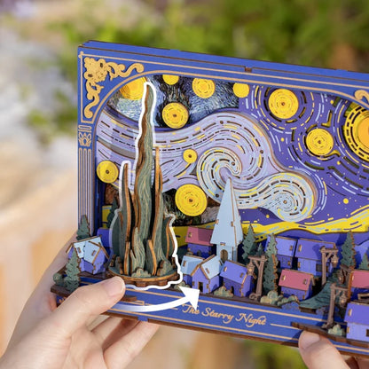 Gwiaździsta Noc The Starry Night Rowood TH003 – zbliżenie na zębatki gwiazd i księżyca z tyłu modelu — obracanie korbką wprawia niebo w ruch