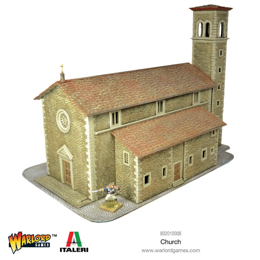 Church Italeri 802010006 - pomalowany plastikowy kościół 28mm 31x19x23cm - widok z przodu z logo Warlord Games i Italeri: beżowe kamienne ściany, brązowy dach z dachówek, wysoka dzwonnica z czerwonym dachem, okrągłe okno rozeta, trójkątny portal, złoty krzyż, żołnierze przy wejściu - www.warlordgames.com - Warlord Games Italeri