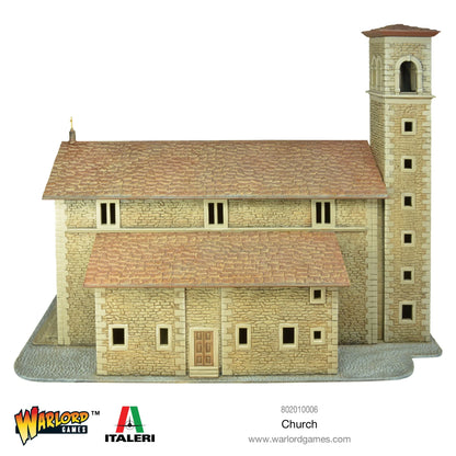 Church Italeri 802010006 - pomalowany plastikowy kościół 28mm 31x19x23cm - widok z tyłu z logo Warlord Games i Italeri: beżowe kamienne ściany, brązowy dach z dachówek, wysoka dzwonnica z czerwonym dachem po prawej, trzy okna na górze, drewniane drzwi i okna na parterze, kamienne podstawy - www.warlordgames.com - Warlord Games Italeri
