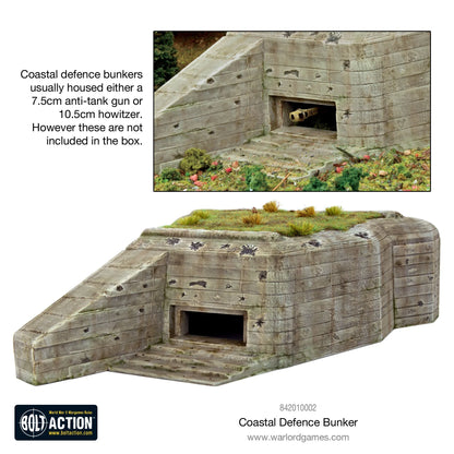 Coastal Defence Bunker 842010002 - pomalowany plastikowy bunker R612/R680 28mm widok z góry z logo Bolt Action: beżowy betonowy bunker z charakterystyczną ścianą boczną flanking wall, zdejmowany dach z zieloną trawą i tuftami, prostokątne wejście, liczne ślady pocisków - zdjęcie w ramce: bunker z działem 7.5cm lub haubicą 10.5cm w oknie strzelniczym - Coastal defence bunkers usually housed either 7.5cm anti-tank gun or 10.5cm howitzer - 842010002 Coastal Defence Bunker - www.warlordgames.com