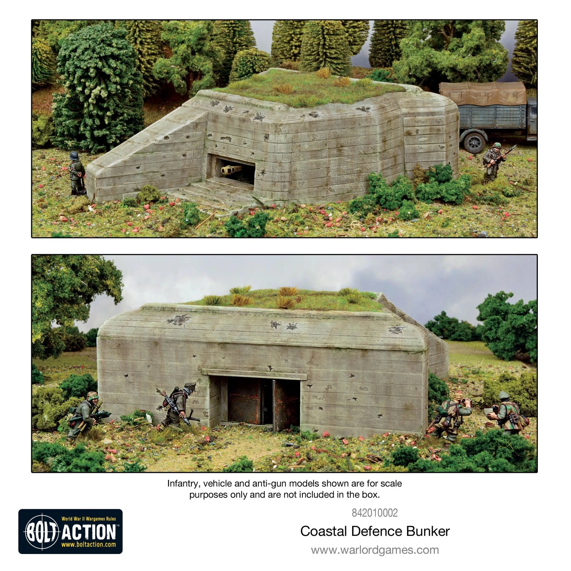 Coastal Defence Bunker 842010002 - pomalowany plastikowy bunker R612/R680 28mm diorama: górne zdjęcie - bunker z charakterystyczną ścianą boczną flanking wall, zdejmowany dach z zieloną trawą, żołnierze niemieccy, pojazd Opel Blitz po prawej, gęsty las z drzew w tle - dolne zdjęcie - widok z tyłu z w pełni otwartymi podwójnymi drzwiami, żołnierze alianccy atakujący bunker - Infantry vehicle and anti-gun models shown for scale purposes only - 842010002 Coastal Defence Bunker - www.warlordgames.com