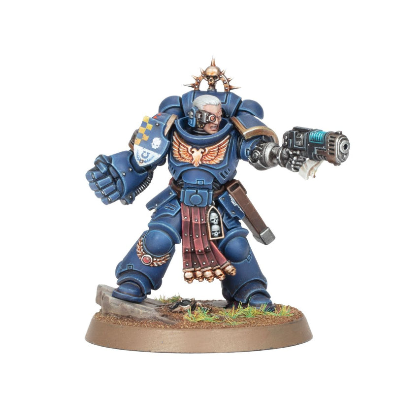 Lieutenant Space Marines Warhammer 40K – figurka pomalowana widok z przodu, 48-73