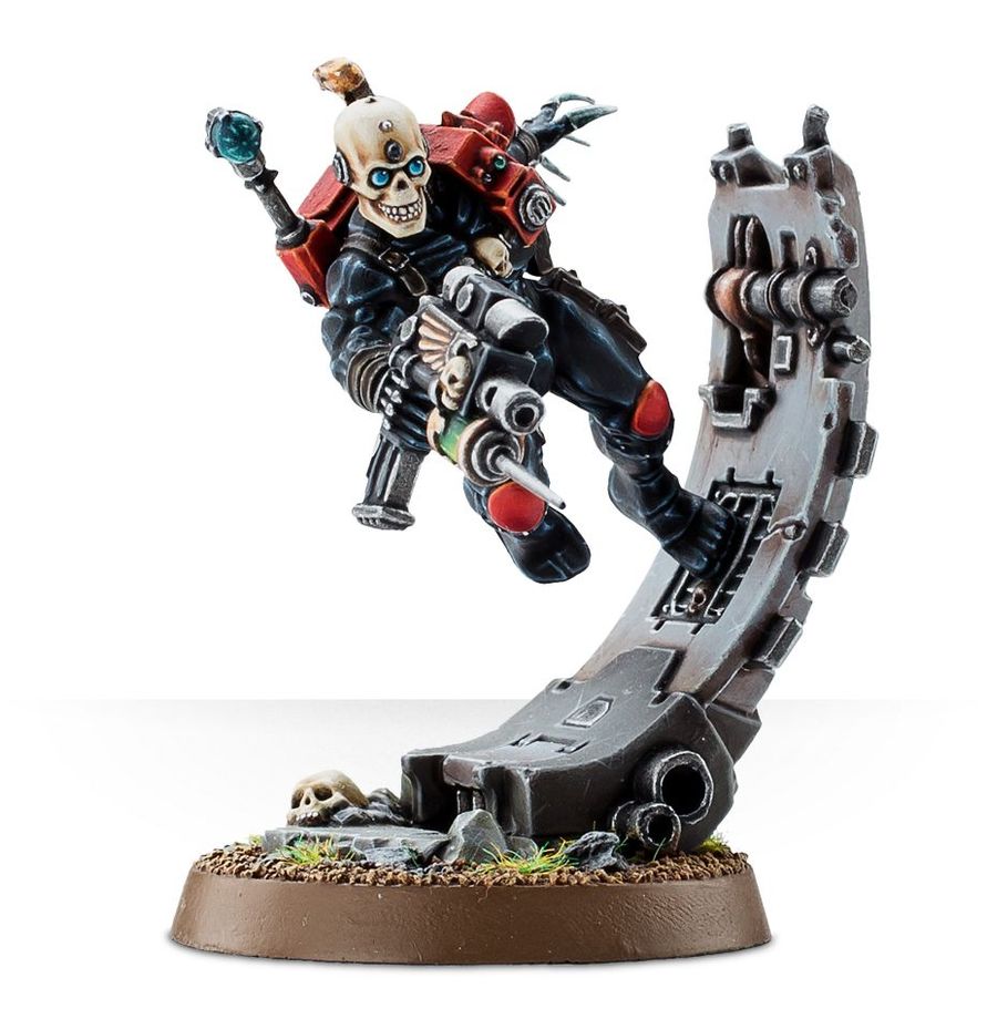 Eversor Assassin – figurka Warhammer 40,000, widok z boku lewego
