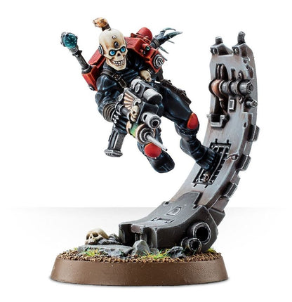Eversor Assassin – figurka Warhammer 40,000, widok z boku lewego
