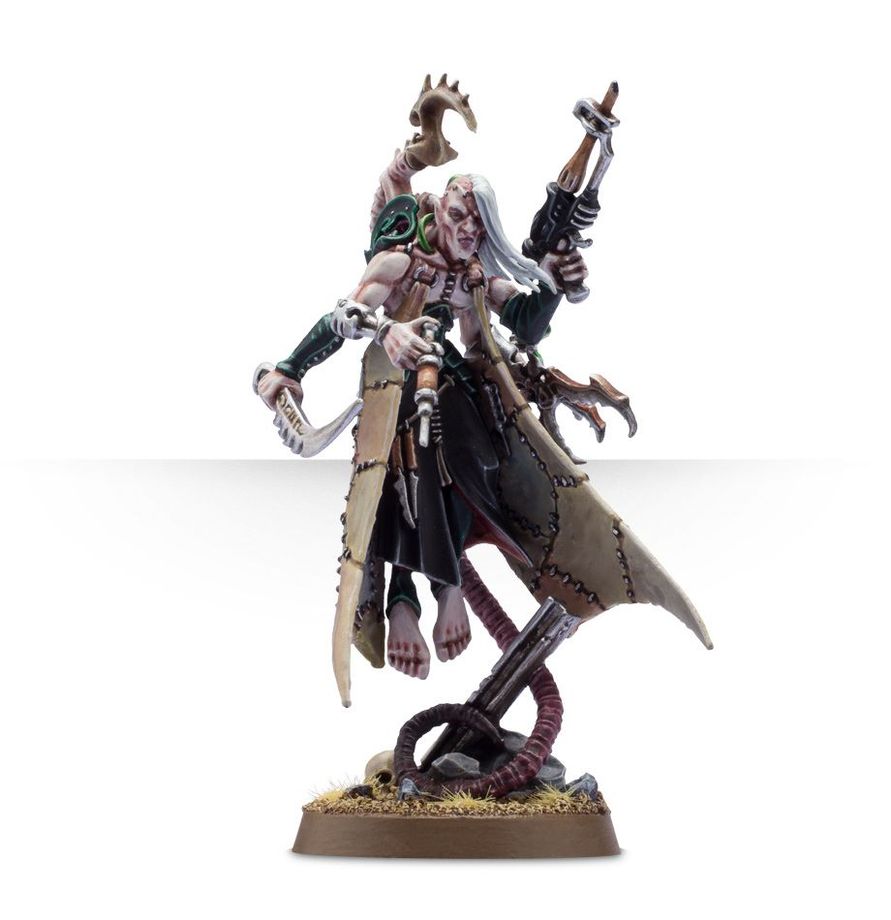 Drukhari Haemonculus - widok z przodu z chirurgicznymi narzędziami i splinter pistol