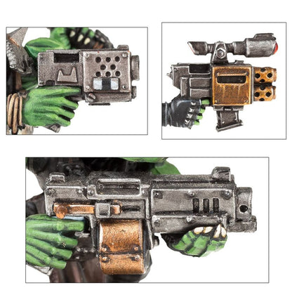 plansza 3 kadry zbliżeń: slugga szara z kwadratowym magazynkiem; kombi-shoota złoto-szara z czerwonym celownikiem; slugga z bębenkowym magazynkiem Orks Warhammer 40000