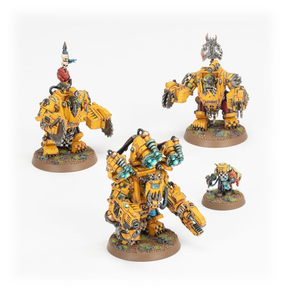 Meganob Orks - żółta mega armour killsaw szachownica szary hełm z rogami zielona skóra czerwona peleryna brązowa podstawka Warhammer 40000