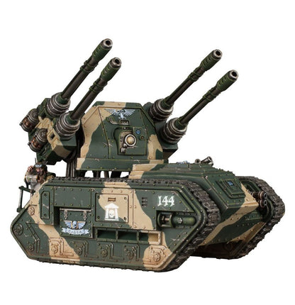 Hydra - widok z przodu zielono-piaskowy kamuflaż quad autocannon array gunner w beżowym mundurze z opaską spotter z mapą symbol orła Imperium i napis 144 na boku Astra Militarum Warhammer 40K