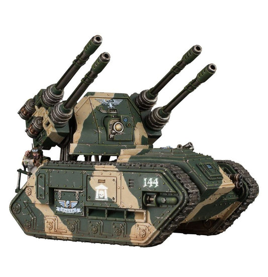 Hydra - widok z przodu zielono-piaskowy kamuflaż quad autocannon array gunner w beżowym mundurze z opaską spotter z mapą symbol orła Imperium i napis 144 na boku Astra Militarum Warhammer 40K