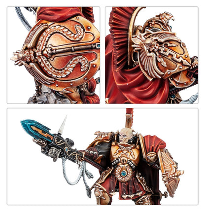 Shield-Captain Adeptus Custodes - plansza 3 zbliżenia: złota tarcza piersiowa z wężem i wieńcem laurowym; Praesidium Shield złoto-miedziany z orłem i czerwonym płaszczem; łysa głowa z zielonymi oczami złoty hełm z czerwonym pióropuszem Pyrithite Spear turkusowy Warhammer 40K