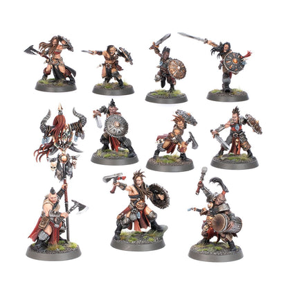 Darkoath Marauders - 10 pomalowanych modeli Slaves to Darkness w skórzanych i metalowych zbrojach z siekierami, mieczami i tarczami, zróżnicowane pozy i fryzury, chorąży z demonicznym totemem z czaszkami i rogami - Warhammer Age of Sigmar