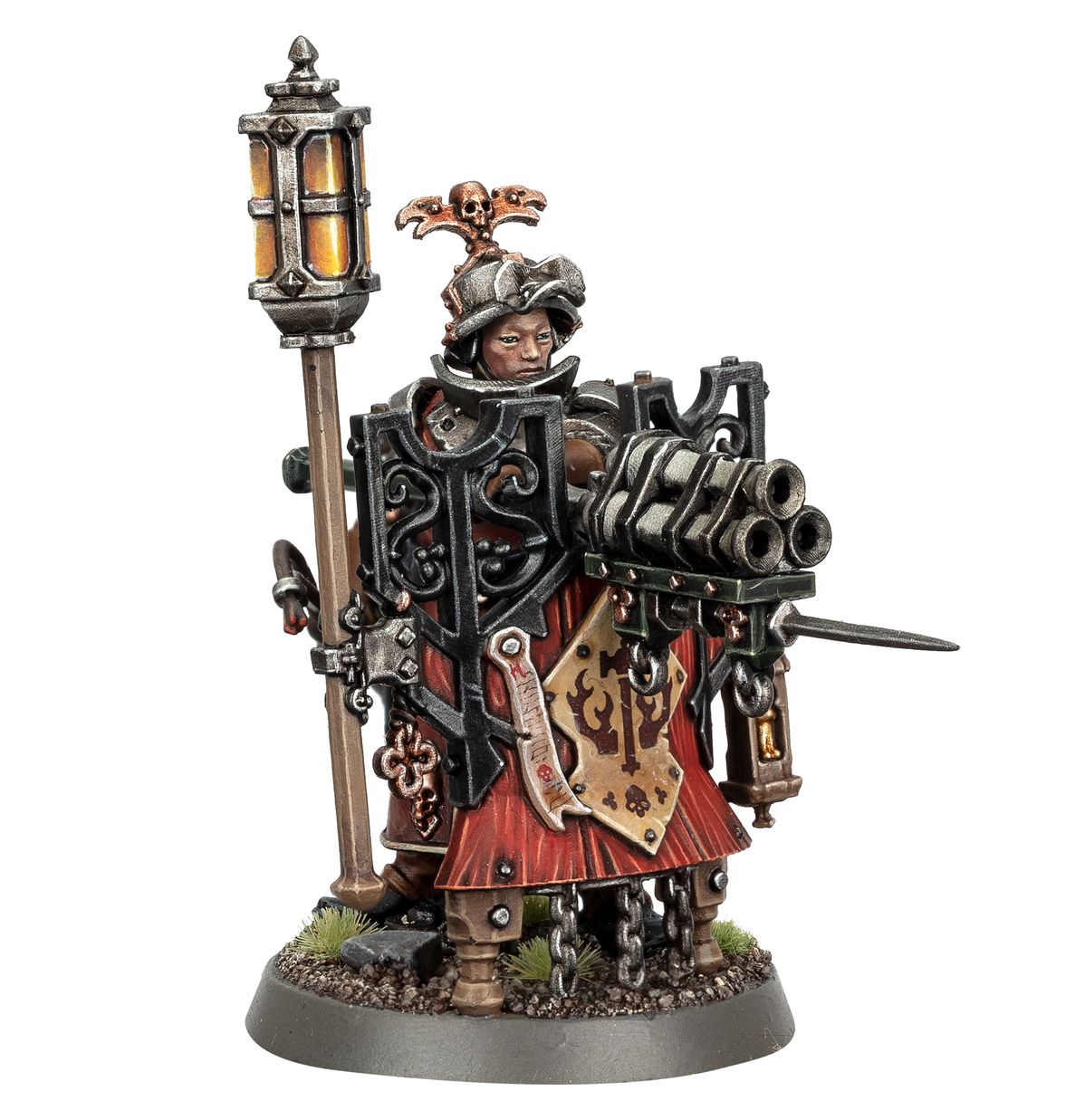 Freeguild Fusilier Fusil-Sergeant - dowódca Cities of Sigmar w srebrnym hełmie z miedzianą czaszką i czerwonym pióropuszem, trzyma złotą latarnię na drzewcu i potrójną slaughter-fusil z bagnetem, czerwony płaszcz z postrzępioną tarczą ze złotym symbolem - Warhammer Age of Sigmar