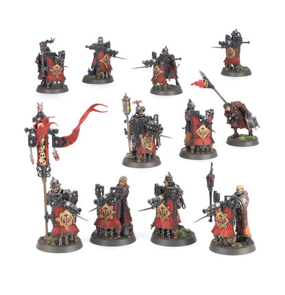 Freeguild Fusiliers - 11 modeli Cities of Sigmar w czerwonych płaszczach z czarną zbroją, uzbrojeni w fusil-cannons z bagnetami i czerwone pavise tarcze ze złotym symbolem, chorąży z czarno-czerwoną flagą z czaszkami, latarnik i Blackpowder Squire - Warhammer Age of Sigmar