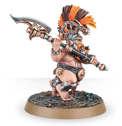 Hearthguard Berzerker Karl - dowódca Fyreslayers w ozdobnym hełmie smoka z pomarańczowo-brązowym mohawkiem i niebieskimi klejnotami, trzyma berzerker broadaxe i siekierę z płomieniem, poza w przysiadzie - Warhammer Age of Sigmar