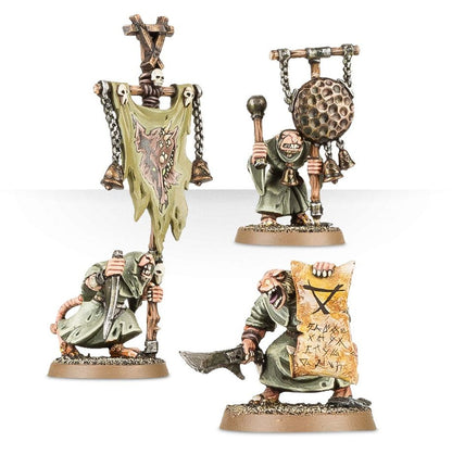Plague Monks specjaliści - chorąży z zieloną chorągwią z czaszką i łańcuchami, muzyk z Doom Gongiem, Plague Monk z berłem i nożem, champion z Book of Woes - Warhammer Age of Sigmar