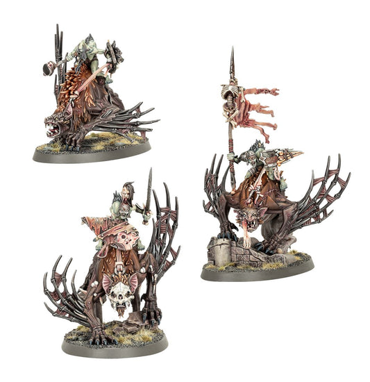 Morbheg Knights - 3 pomalowane modele Flesh-eater Courts: jeździec z młotem na brązowym nightshriekerze z kolcami (górny lewy), chorąży z flagą ze skóry na nightshriekerze stojącym na kamieniu (prawy), Champion of Morbheg z mieczem na nightshriekerze z czaszką na głowie (dolny lewy) - Warhammer Age of Sigmar