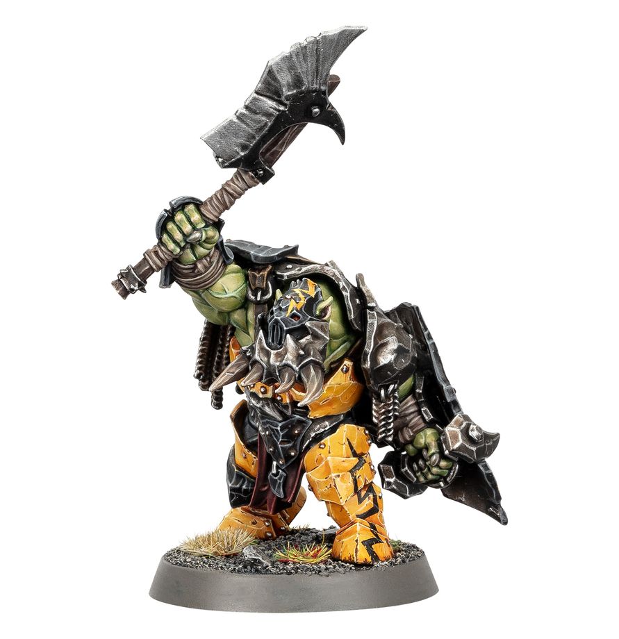 Orruk Ardboy - czarny pancerz długa halabarda i czaszka na hełmie Ironjawz Orruk Warclans Warhammer Age of Sigmar