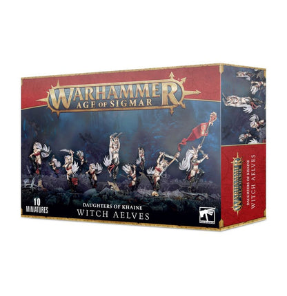 Daughters of Khaine Witch Aelves - pudełko zestawu 10 miniatur Warhammer Age of Sigmar z elfkami Khaine z białymi włosami i ofiarniczymi nożami na ciemnoniebieskim tle, czerwony pasek z logo Warhammer Age of Sigmar, napis "10 Miniatures"