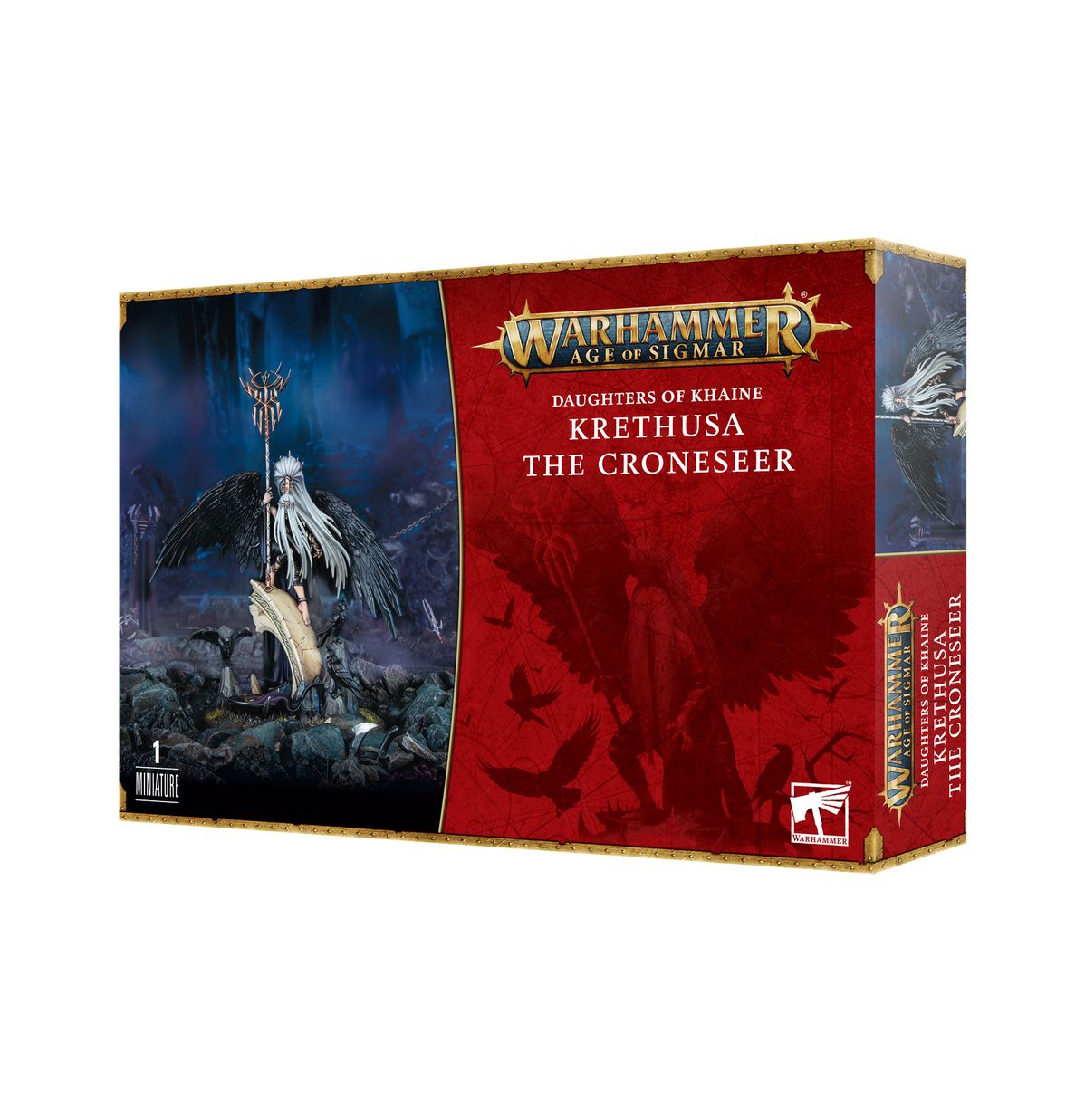 Daughters of Khaine Krethusa the Croneseer - pudełko zestawu 1 miniatury Warhammer Age of Sigmar z prorokinią na złamanej tablicy z czarnymi skrzydłami na tle ciemnego pola bitwy z krukami, czerwono-złota ramka z logo Warhammer Age of Sigmar, napis 1 Miniature Daughters of Khaine Krethusa the Croneseer