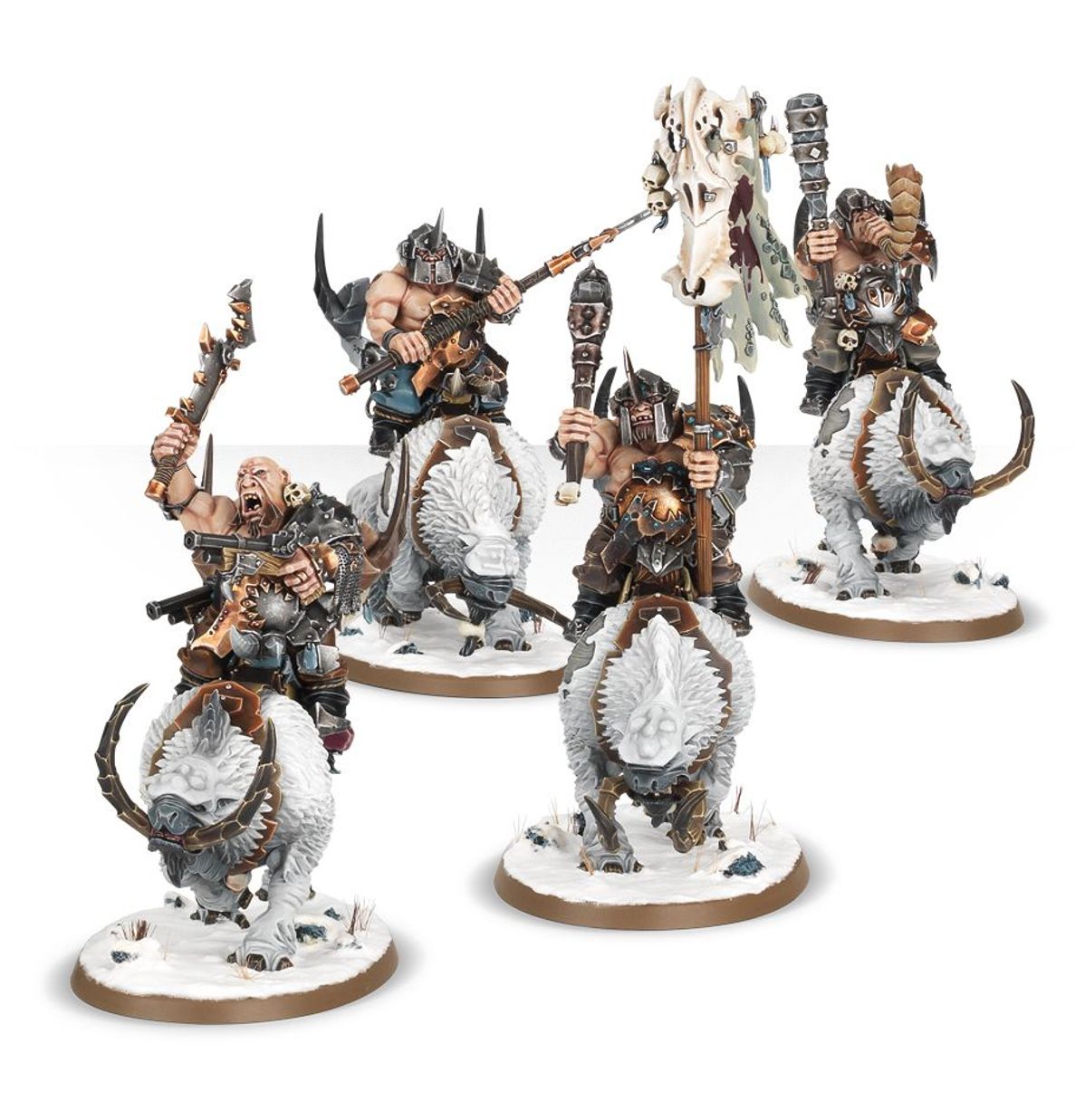 Mournfang Pack - 4 modele Ogorów na białych Mournfangach z rogami, brązowo-czarna zbroja z kolcami, chorąży z białą flagą z czaszkami, śnieżne podstawki owalne - Warhammer Age of Sigmar