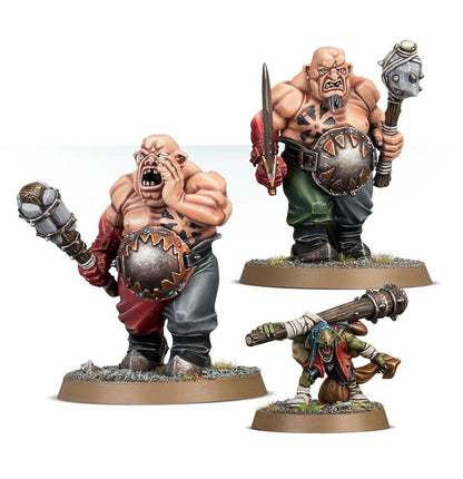 Ogor Gluttons - 3 pomalowane modele: łysy ogor krzyczący z maczugą i okrągłą tarczą (lewy), ogor z brodą z mieczem i maczugą z kolcami (prawy górny), mały zielony goblin z drewnianą belką biegnący z torbą (prawy dolny) - Warhammer Age of Sigmar