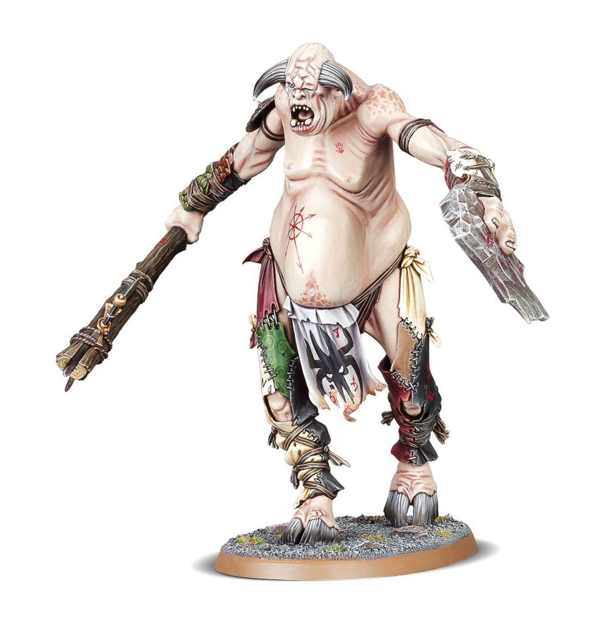 Mancrusher Gargant - widok z przodu blada skóra szare rogi brązowy kij z przywiązanym mieczem szary kamień czerwona gwiazda Chaosu na brzuchu białe łachy z symbolem Chaosu bordowe szmaty Sons of Behemat Age of Sigmar