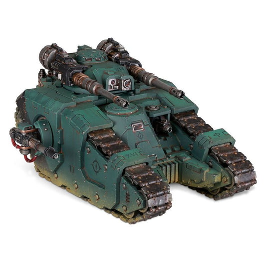 Sicaran Battle Tank - widok z przodu ciemnozielony kadłub twin accelerator autocannons w wieżyczce sponson z lascannon czerwone kable napis XVI i symbol oka Horusa brązowe gąsienice Horus Heresy