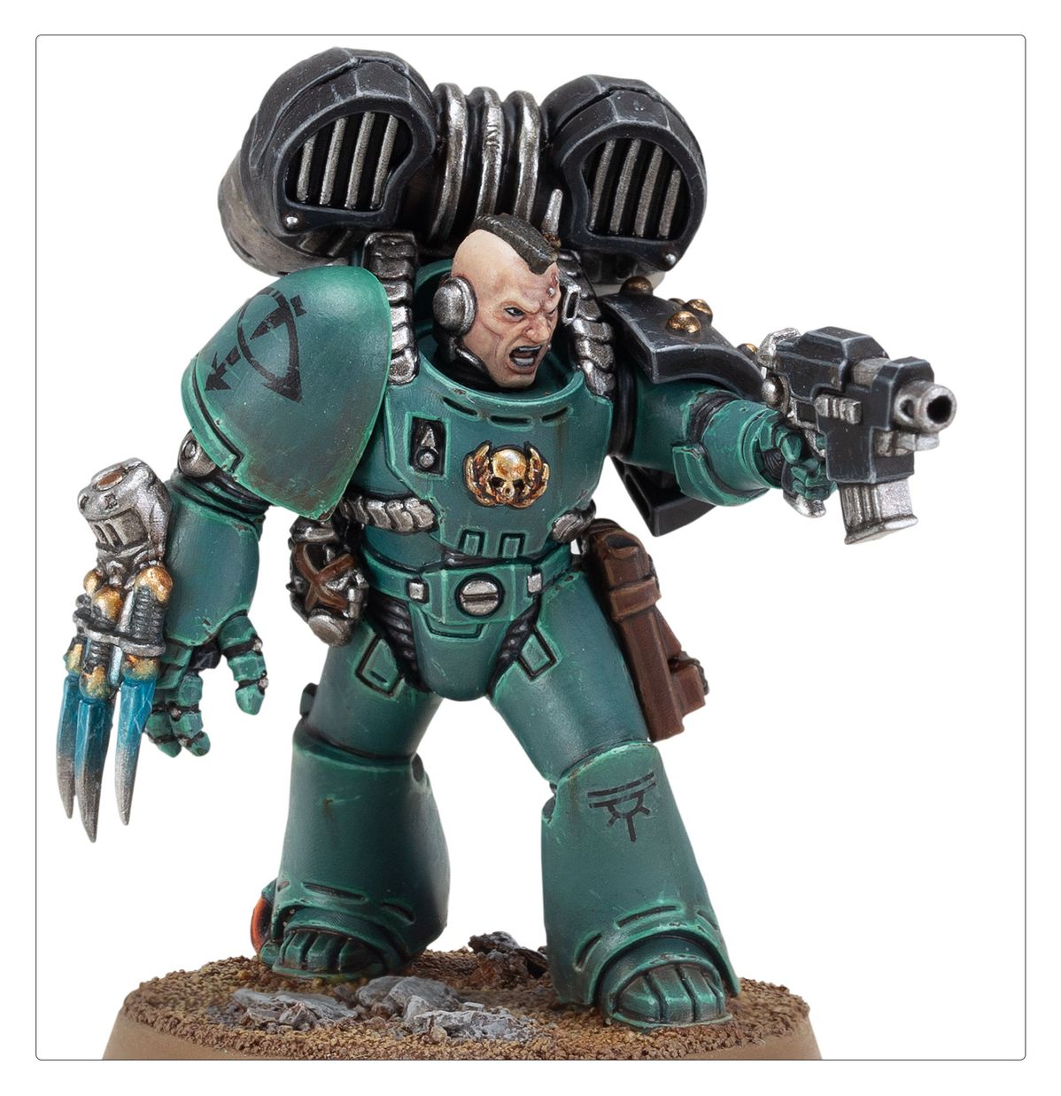 Legion MKVI Assault Sergeant - zbliżenie Sons of Horus turkusowa zbroja Mark VI lightning claw bolt pistol złoty medalion z czaszką Warhawk jump pack Horus Heresy