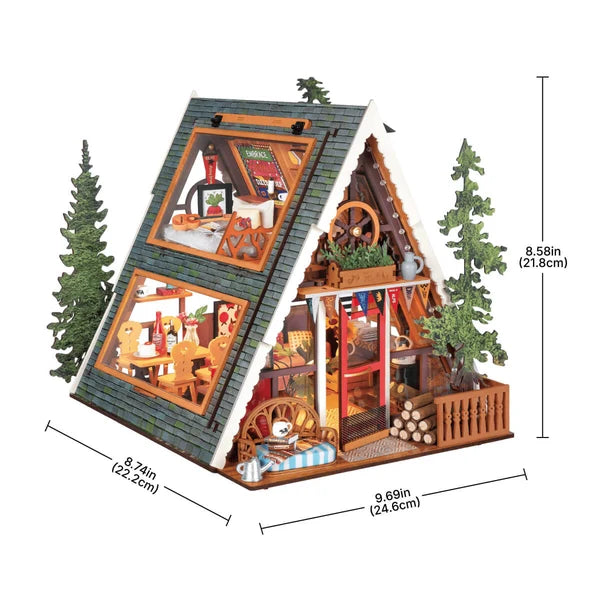 Górska Chata A-Frame Cabin Rolife DG181 – zbliżenie na balkonowy ogródek: skrzynka ze świeżymi ziółami i drewniana balustrada