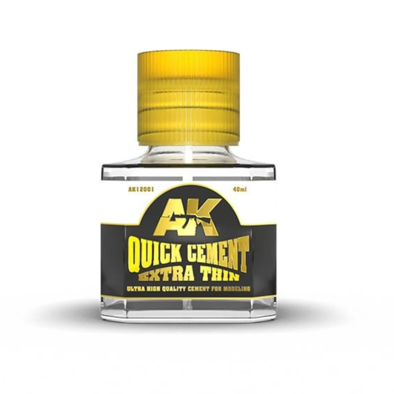 AK Interactive Quick Cement Extra Thin AK12001 – butelka 40ml szybkiego kleju modelarskiego z pędzelkiem Maxoma i kwadratową podstawą

