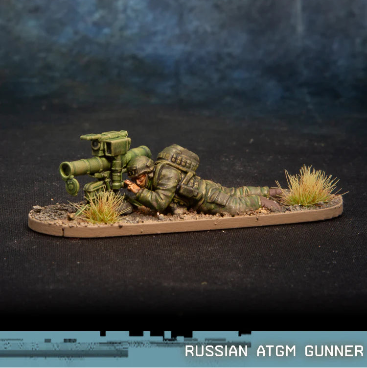 Russian ATGM Gunner Spectre Miniatures – żołnierz z zestawem Konkurs-M w pozycji leżącej, 28mm widok z boku
