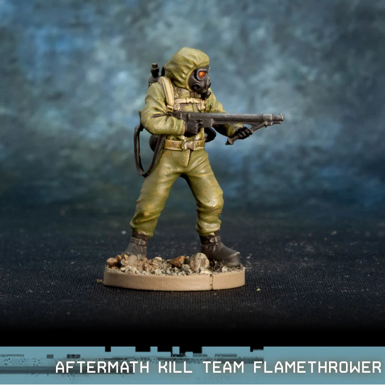 Aftermath Kill Team Flamethrower Spectre Miniatures – żołnierz w kombinezonie CBRN z miotaczem ognia LPO-50, 28mm widok z przodu
