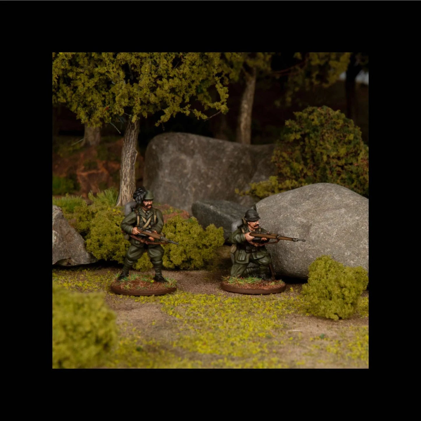 Italian Infantry Bolt Action Wargames Atlantic – 2 figurki Alpini z karabinami w górskim terenie 28mm
